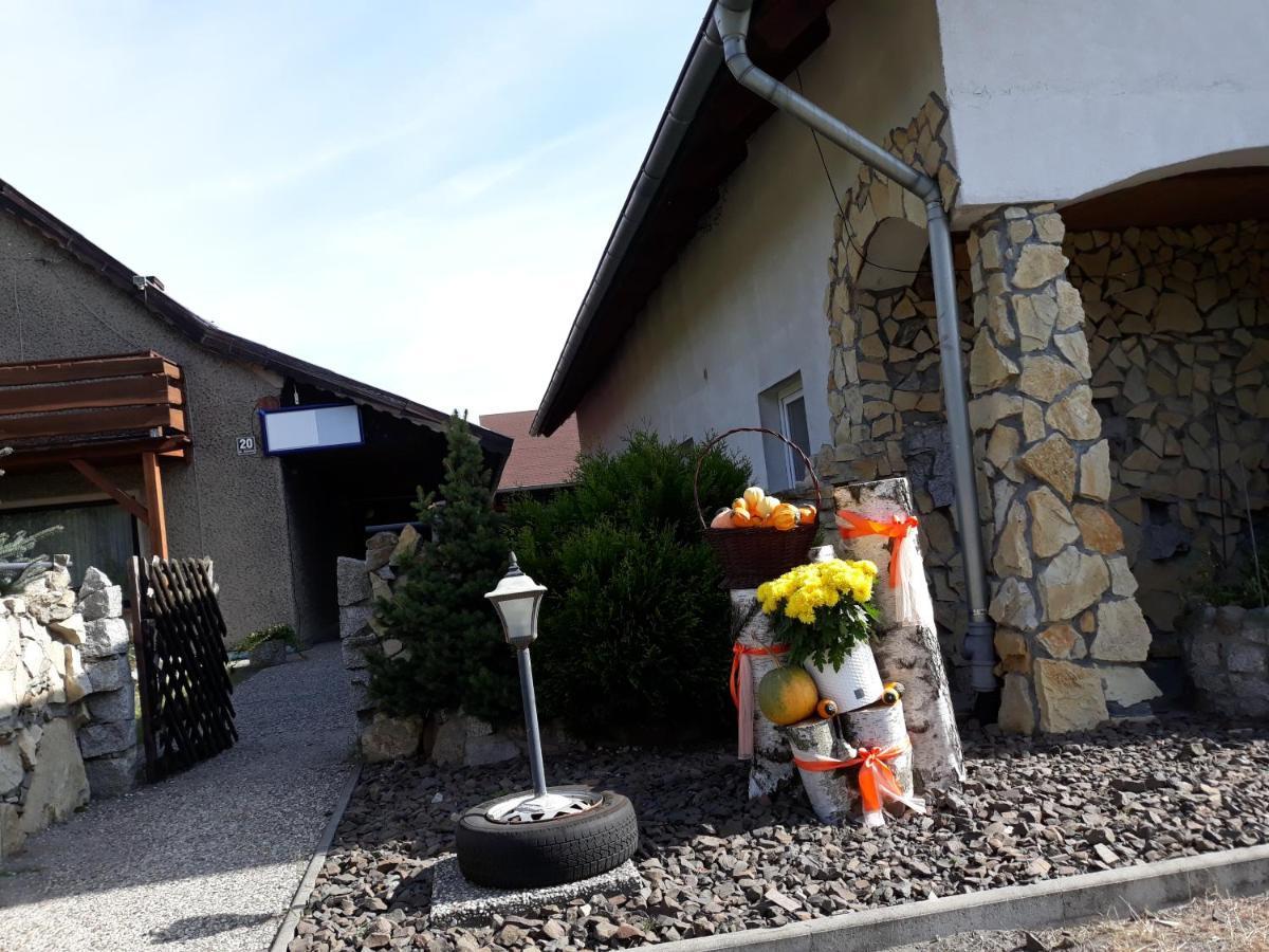 Pod Piramida Villa Ługniany Exteriör bild