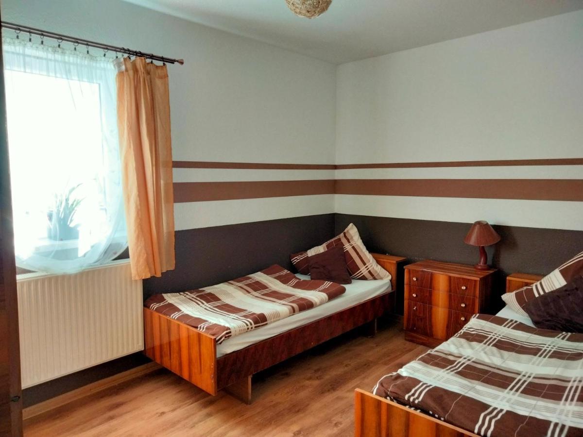 Pod Piramida Villa Ługniany Exteriör bild